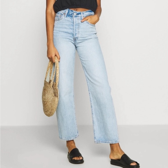 NWOT Levi’s Ribcage Straight - Picture 2 of 16